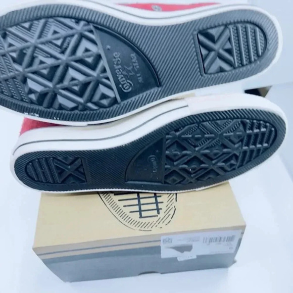 NEW Converse Shoes Chuck Taylor Lux Mid-Top Platform Suede 560671C Red Womens 9 - Picture 8 of 10